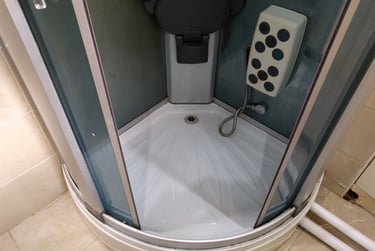 1 bed flat, Oxford Street, Sandfields, Swansea, SA13HT - Image 3