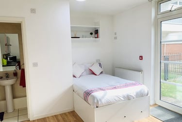 1 bed house, Watkin Road, City Centre, Leicester, LE27HY - Image 1