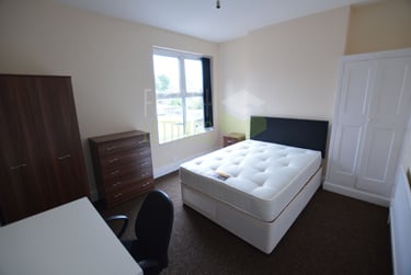 4 bed house, Hazel Street, City Centre, Leicester, LE27JN - Image 1