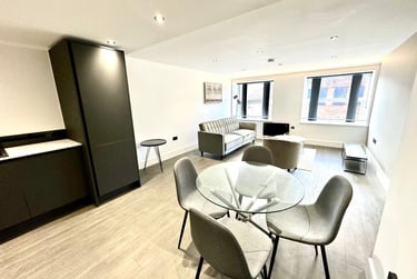 2 bed flat, Buckingham House, 4 Glovers Court, City Centre, Preston, PR13AT - Image 2