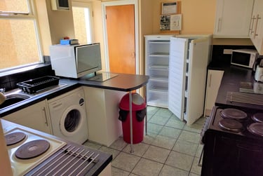 6 bed house, George Street, City Centre, Swansea, SA14HH - Image 1