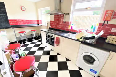 4 bed house, Bryn Syfi Terrace, Mount Pleasant, Swansea, SA16XN - Image 1