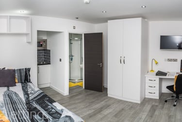 1 bed flat, (Large Studio) Demontfort Street, Highfields, Leicester, LE17GW - Image 2