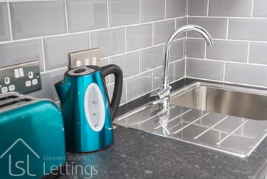1 bed flat, (Large Studio) Demontfort Street, Highfields, Leicester, LE17GW - Image 9