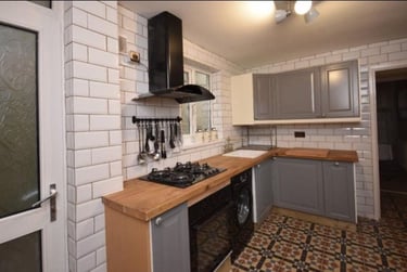 4 bed house, Balaclava, Street, Swansea, SA18BR - Image 1