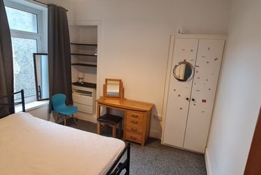 4 bed house, King Edwards Road, Brynmill, Swansea, SA14LL - Image 2