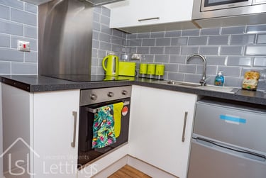 1 bed house, (Studio) West Street, Highfields, Leicester, LE16XQ - Image 2