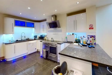 6 bed house, Heeley Road, Selly Park, Birmingham, B296EJ - Image 2