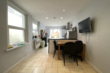 4 bed house, Adamsdown, Adamstown, Cardiff, CF241PZ - Image 1