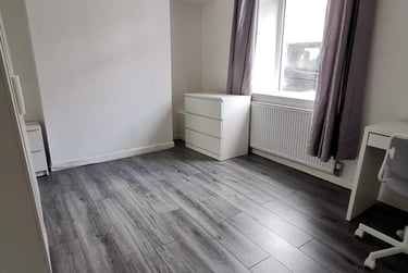 4 bed house, Richardson Street, Sandfields, Swansea, SA13JF - Image 3