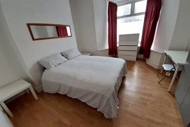 5 bed house, Norfolk Street, Mount Pleasant, Swansea, SA16JE - Image 3