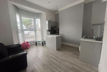 1 bed flat, Cradock Street, City Centre, Swansea, SA13HE - Image 1