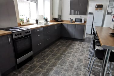 4 bed house, Western Street, Sandfields, Swansea, SA13JU - Image 1