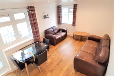 3 bed flat, St Ledger Crescent, St Thomas, Swansea, SA18ET - Image 2