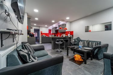 7 bed house, Hubert Road, Selly Park, Birmingham, B296EP - Image 1