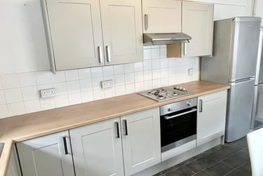 5 bed house, Nicholl Street, Mount Pleasant, Swansea, SA14HF - Image 1