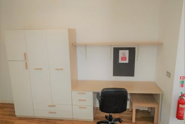 1 bed studio, The Kingsway, Portland House, City Centre, Swansea, SA15HN - Image 3