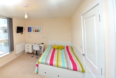 2 bed flat, Watkin Road, City Centre, Leicester, LE27HY - Image 1