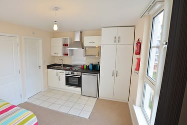 2 bed flat, Watkin Road, City Centre, Leicester, LE27HY - Image 2