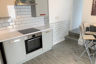 5 bed house, Stanley Terrace, Mount Pleasant, Swansea, SA16EW - Image 1