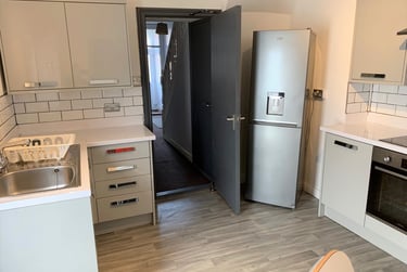 5 bed house, Stanley Terrace, Mount Pleasant, Swansea, SA16EW - Image 2