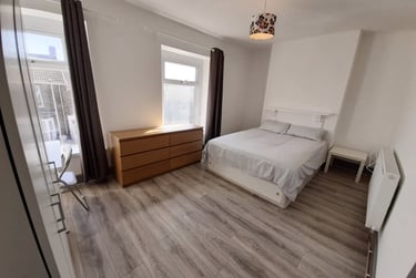 4 bed house, Rhondda Street, Mount Pleasant, Swansea, SA16ET - Image 3