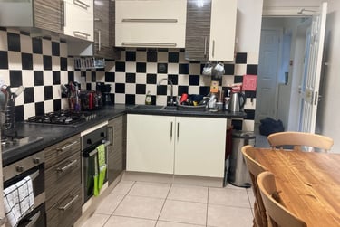 6 bed house, King Edwards Road, Brynmill, Swansea, SA14LW - Image 3