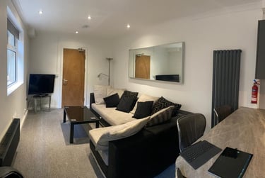 5 bed house, Rhondda Street, Mount Pleasant, Swansea, SA16EU - Image 2