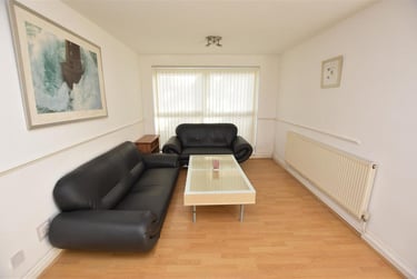 2 bed flat, Seymour Close, Selly Park, Birmingham, B297JD - Image 1