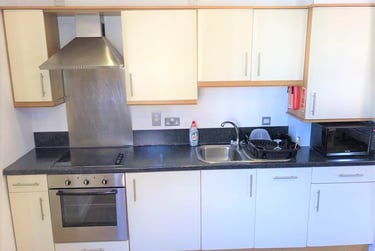 1 bed studio, Portland House, The Kingsway, City Centre, Swansea, SA15HN - Image 1