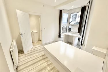 6 bed house, King Edwards Road, Brynmill, Swansea, SA14LL - Image 1