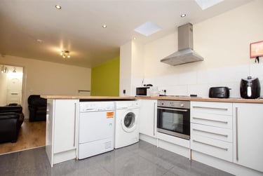 6 bed house, Heeley Road, Selly Park, Birmingham, B296EL - Image 1