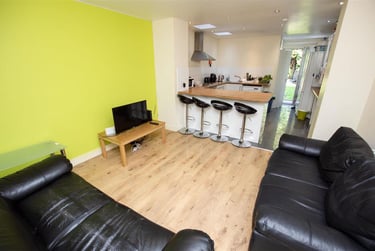 6 bed house, Heeley Road, Selly Park, Birmingham, B296EL - Image 2