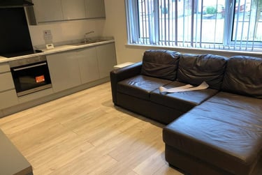 2 bed flat, Fladbury Crescent, Selly Oak, Birmingham, B296PJ - Image 2