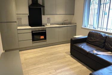 2 bed flat, Fladbury Crescent, Selly Oak, Birmingham, B296PJ - Image 3