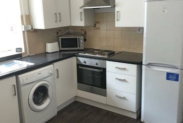 3 bed flat, Hanover Street, Mount Pleasant, Swansea, SA16BQ - Image 1