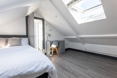 6 bed house, Western Street, Sandfields, Swansea, SA13JS - Image 1