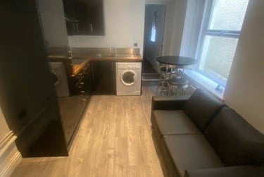 1 bed flat, Mansel Street, City Centre, Swansea, SA15TN - Image 3