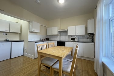 2 bed house, Cathays, Cardiff, CF244DE - Image 1