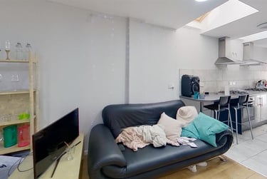 6 bed house, Dawlish Road, Selly Park, Birmingham, B297AT - Image 1