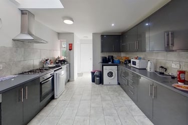 6 bed house, Dawlish Road, Selly Park, Birmingham, B297AT - Image 2