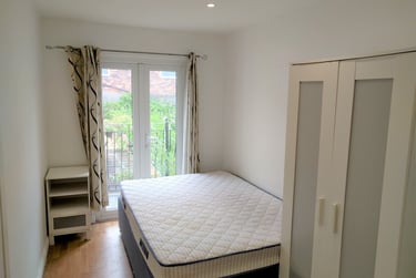 1 bed flat, Oxford Street, Sandfields, Swansea, SA13HT - Image 3