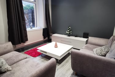 3 bed house, Rodney Street, Sandfields, Swansea, SA13UE - Image 1