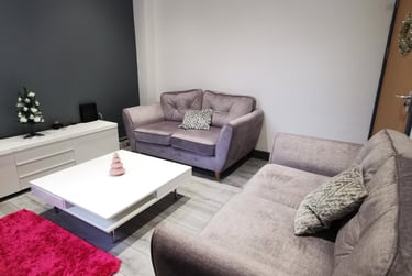 3 bed house, Rodney Street, Sandfields, Swansea, SA13UE - Image 2