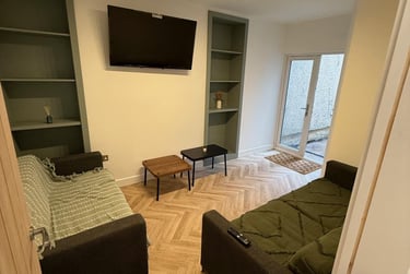 5 bed house, Cromwell Street, Mount Pleasant, Swansea, SA16EY - Image 1