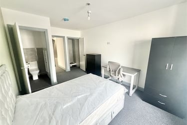 4 bed house, Walter Road, Mount Pleasant, Swansea, SA15RF - Image 2