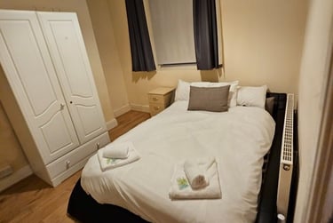 4 bed house, Rhondda Street, Mount Pleasant, Swansea, SA16ER - Image 1