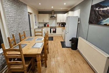 4 bed house, Rhondda Street, Mount Pleasant, Swansea, SA16ER - Image 2