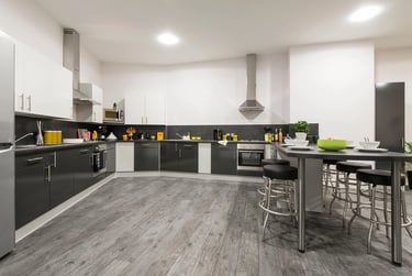 Club En Suite - Image 5