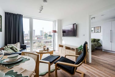 Deluxe with City View 1 Bedroom Apartment - Image 1